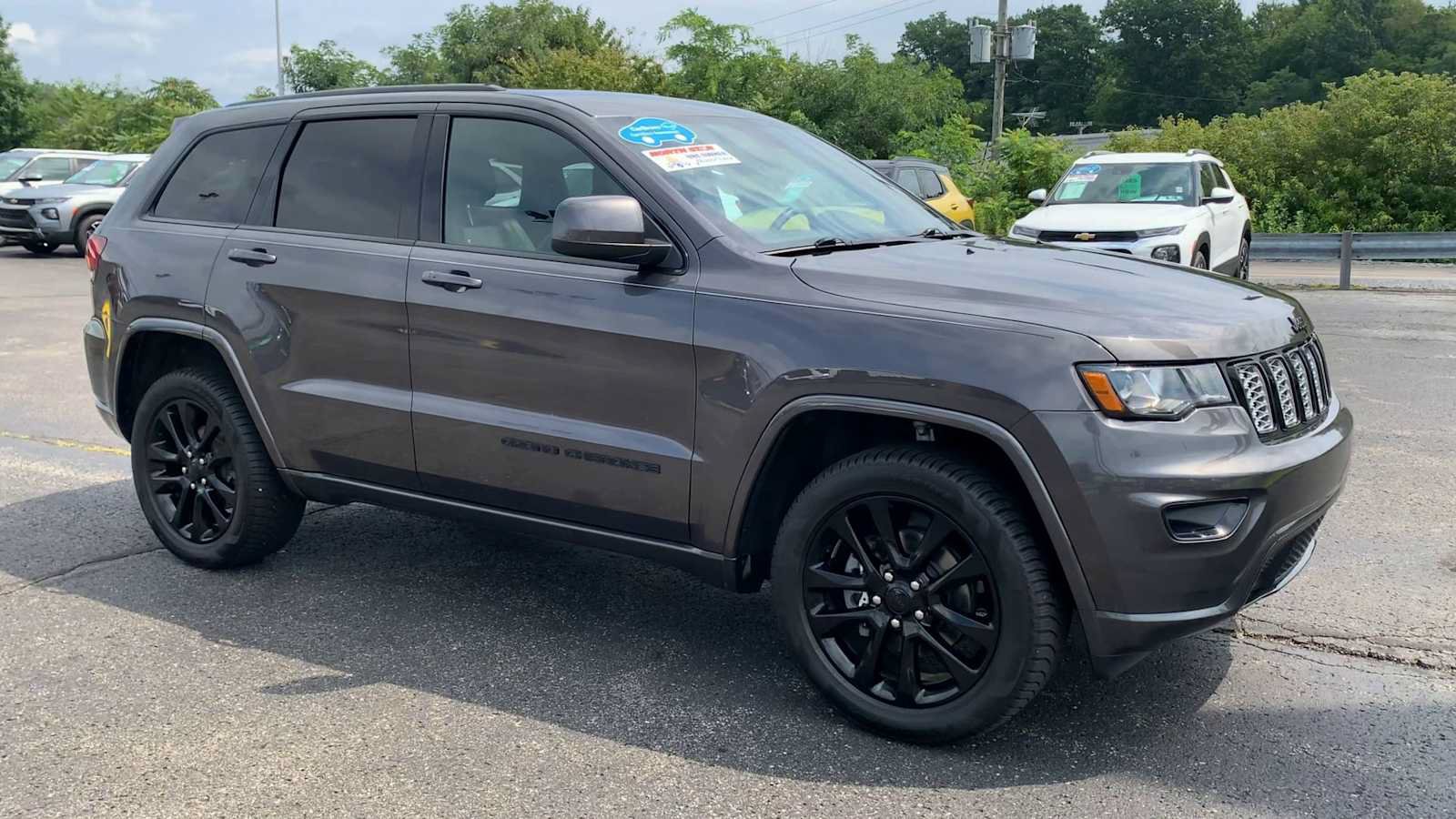 Used 2019 Jeep Grand Cherokee Altitude AWD/4WD image 2