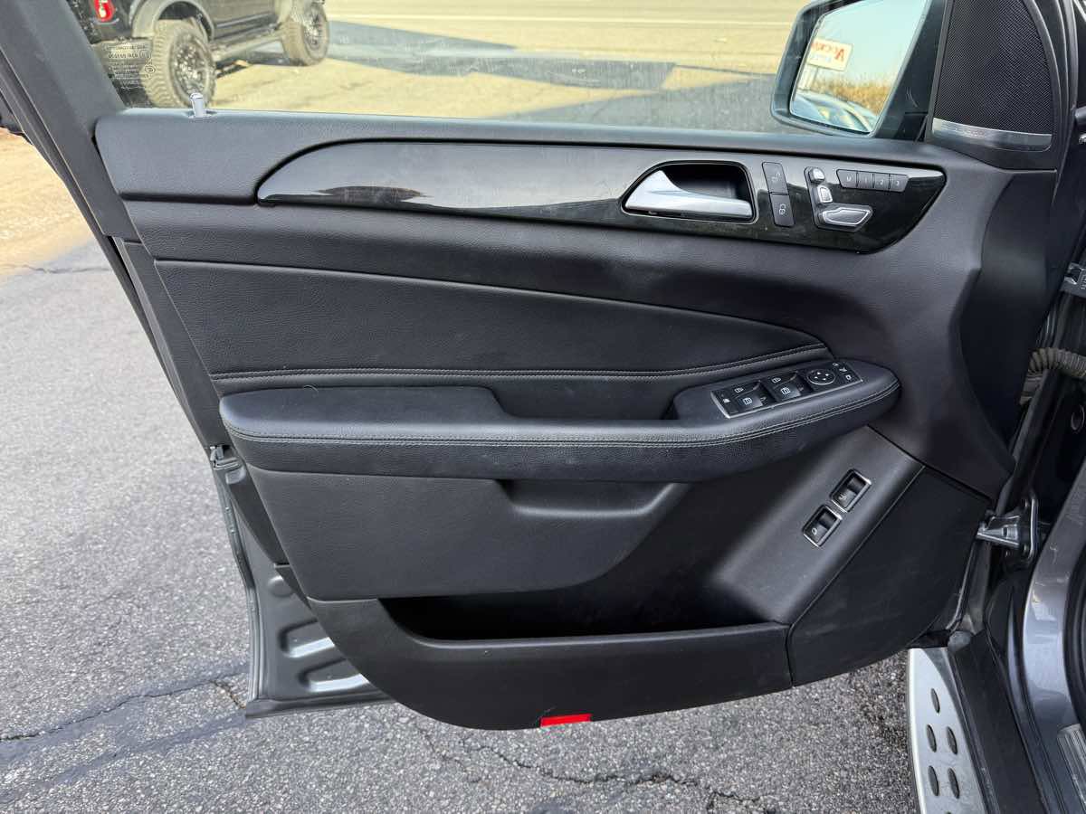 Used 2019 Mercedes-Benz GLS 450 4MATIC image 10