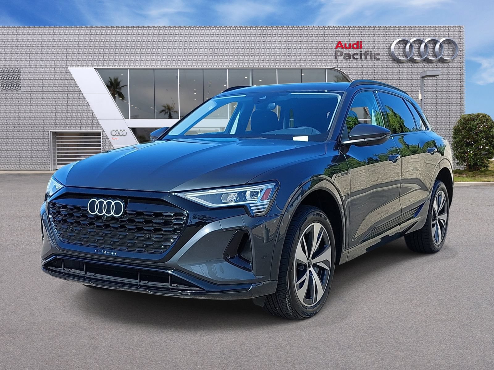 Used 2024 Audi Q8 e-tron Premium Plus AWD/4WD video 1