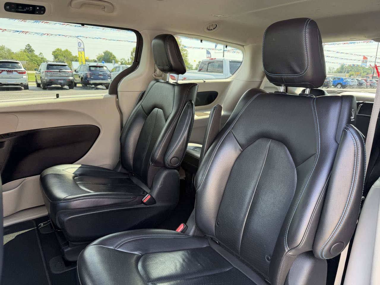 Used 2021 Chrysler Pacifica Touring-L FWD image 17