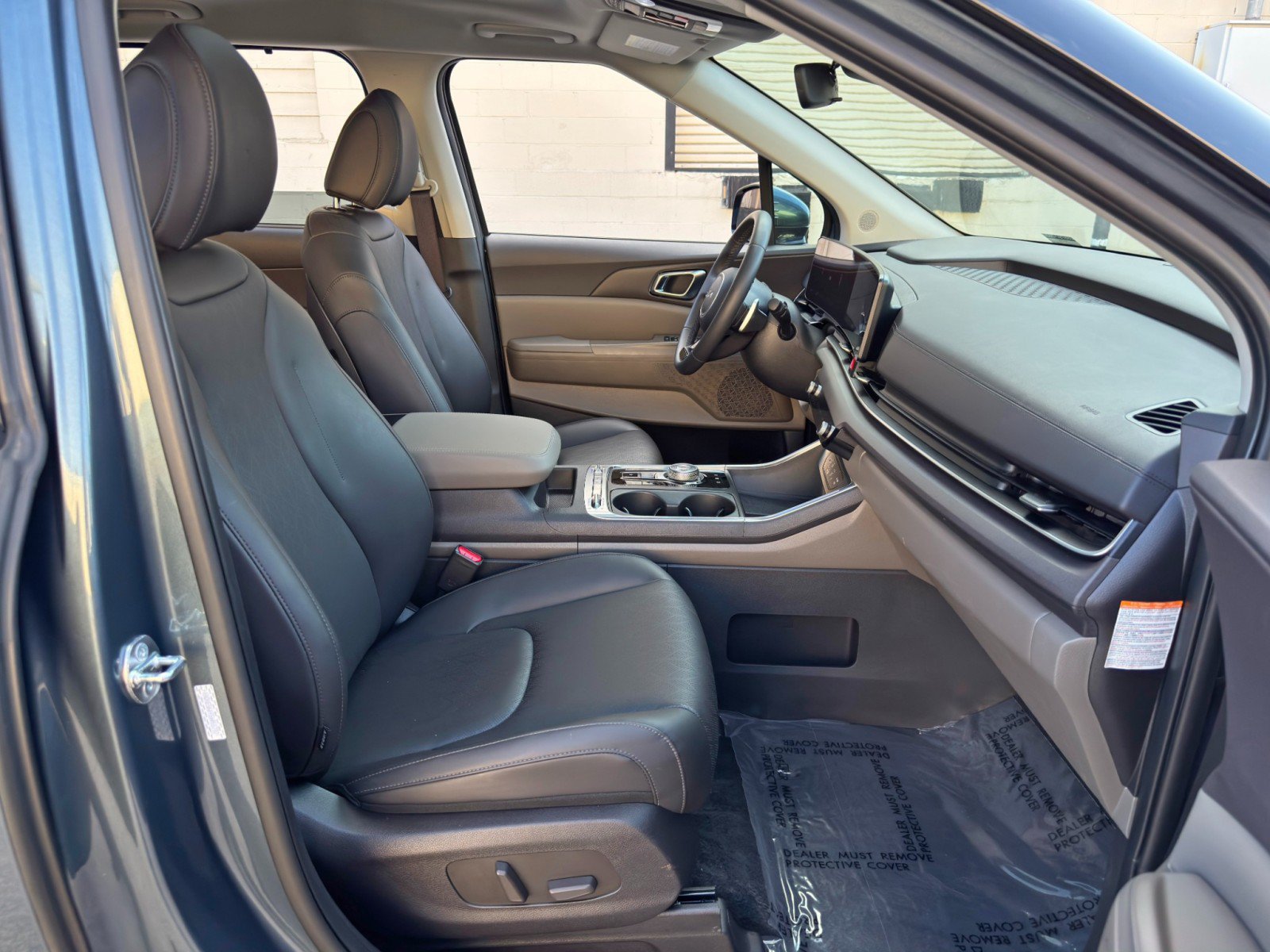 Used 2025 Kia Carnival SX FWD image 16