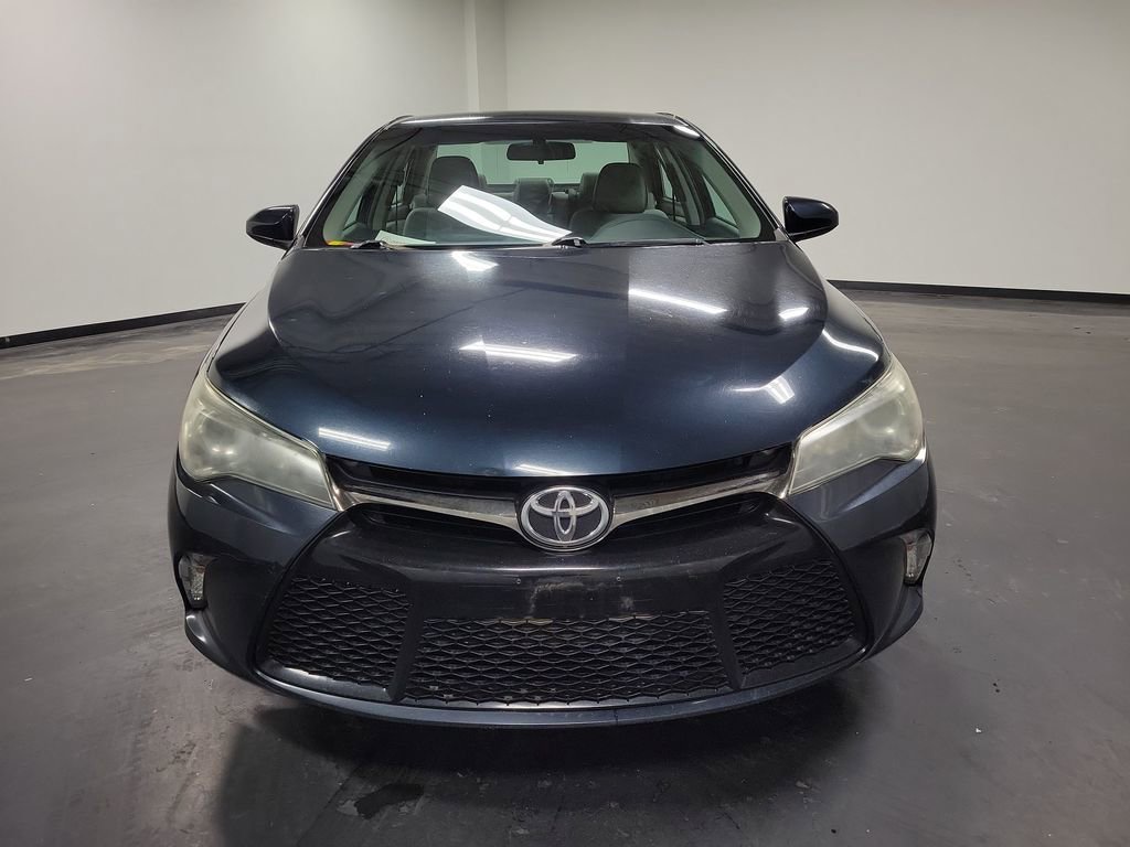 Used 2016 Toyota Camry SE image 2