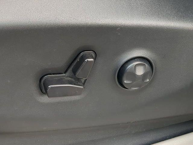 Certified 2023 Chrysler Pacifica Touring-L image 24