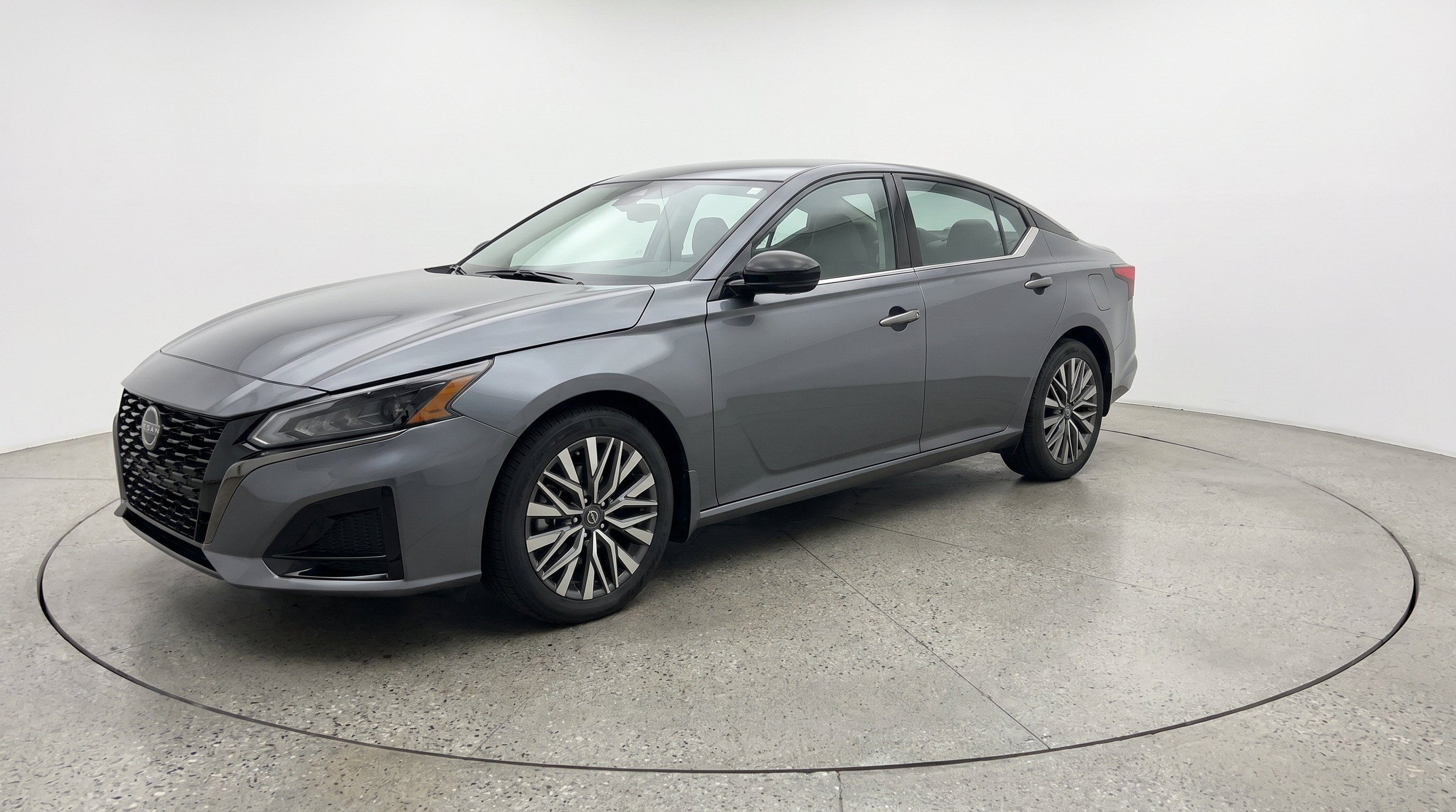 Used 2025 Nissan Altima 2.5 SV FWD image 3