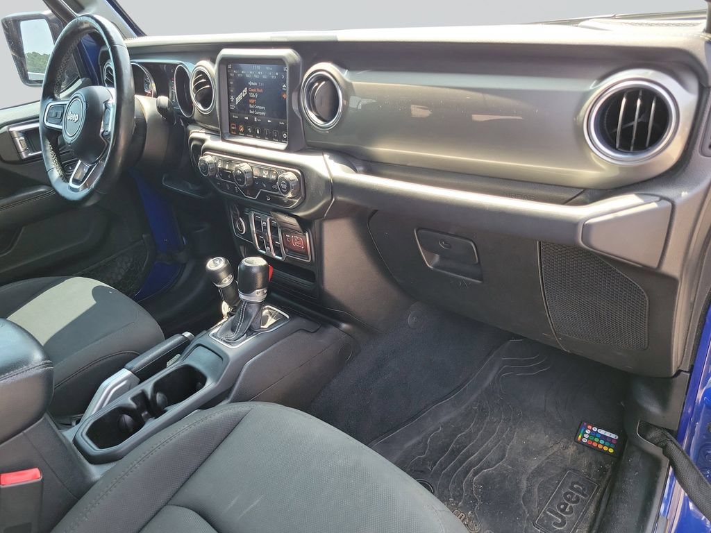 Used 2018 Jeep Wrangler Unlimited Sahara AWD/4WD image 36