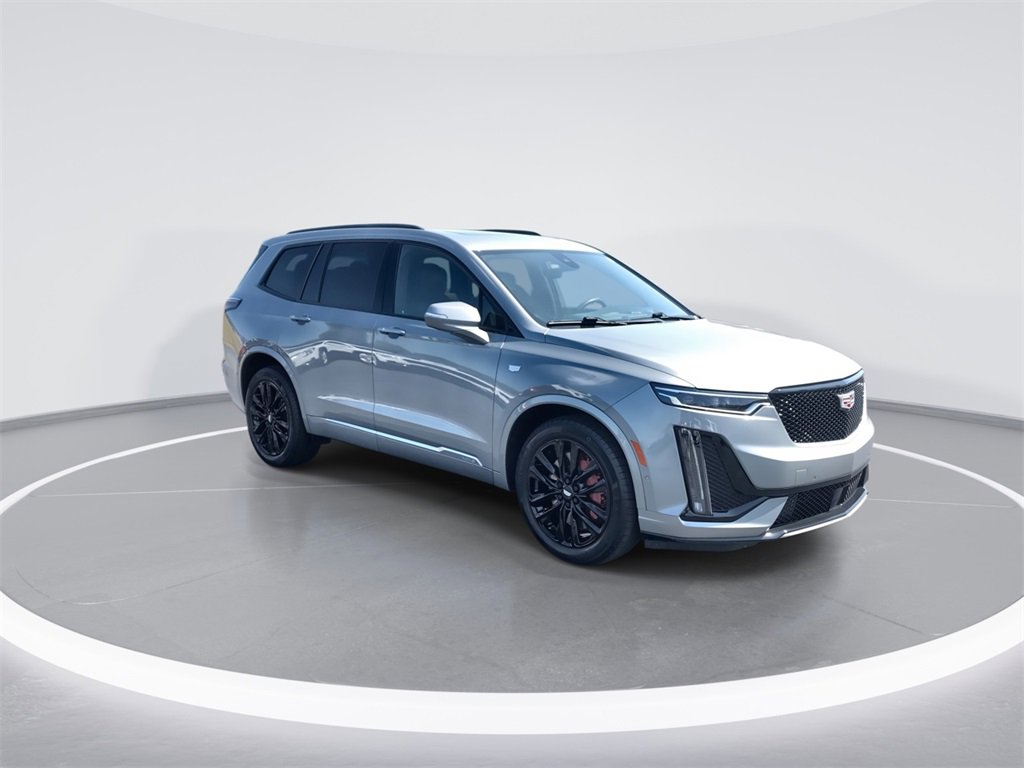 Used 2023 Cadillac XT6 Sport w/ Platinum Package image 2