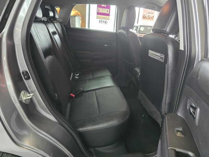 Used 2015 Mitsubishi Outlander Sport SE AWD/4WD image 16
