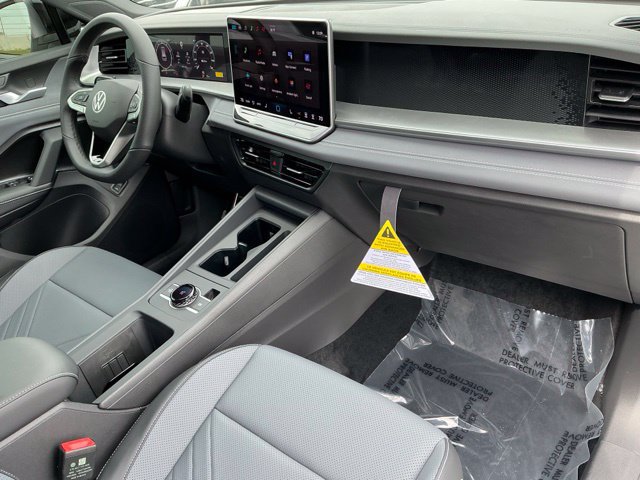 New 2026 Volkswagen Tiguan SE R-Line FWD image 21