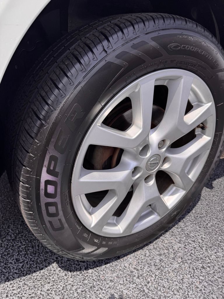 Used 2012 Nissan Rogue SL FWD image 28