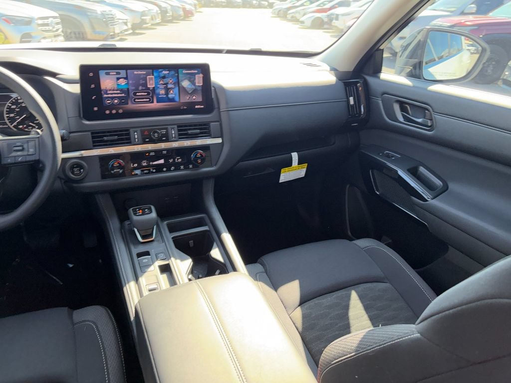 Used 2026 Nissan Pathfinder S FWD image 18