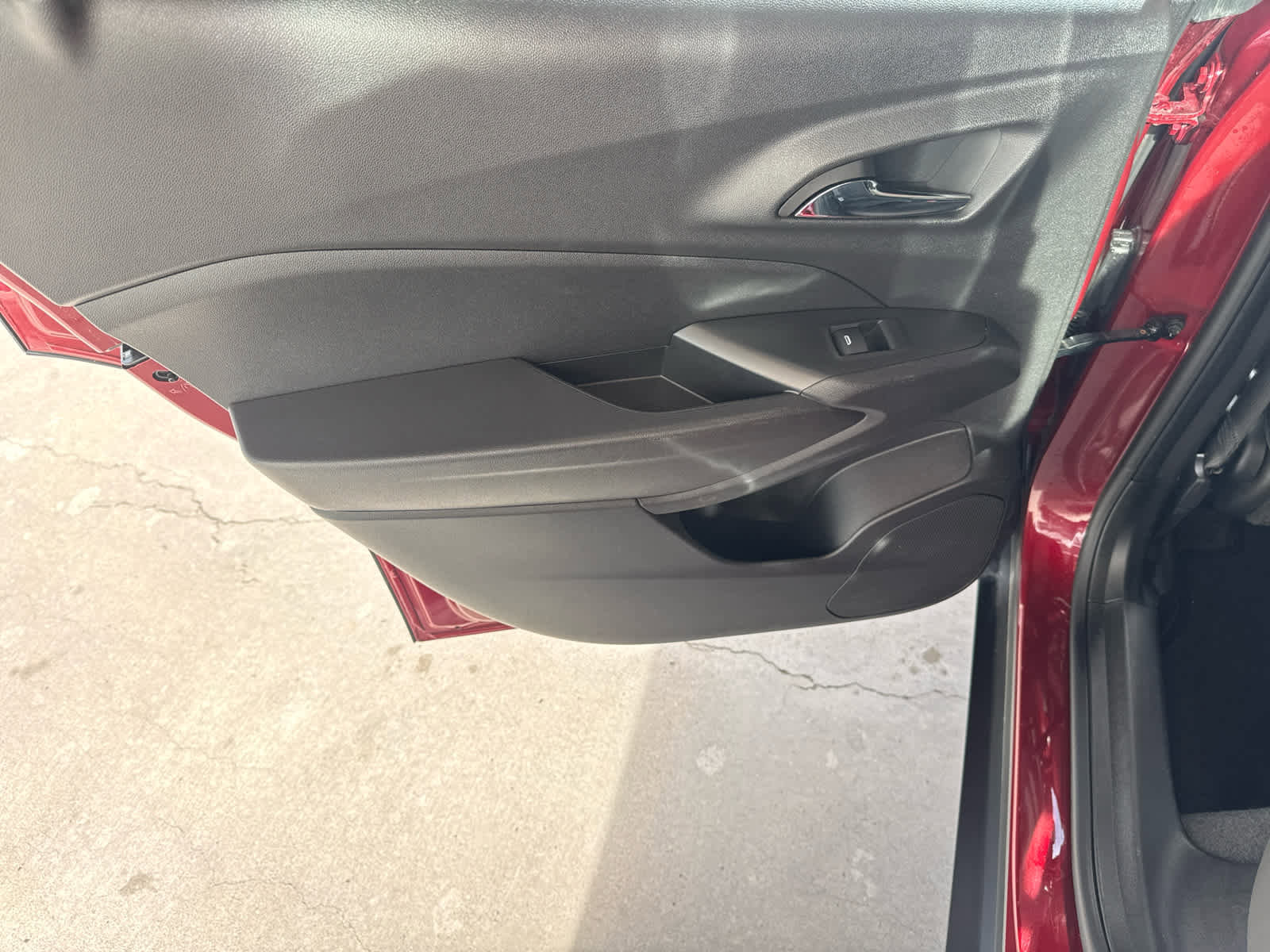 Certified 2025 Chevrolet Trax LT w/ LT Convenience Package image 24