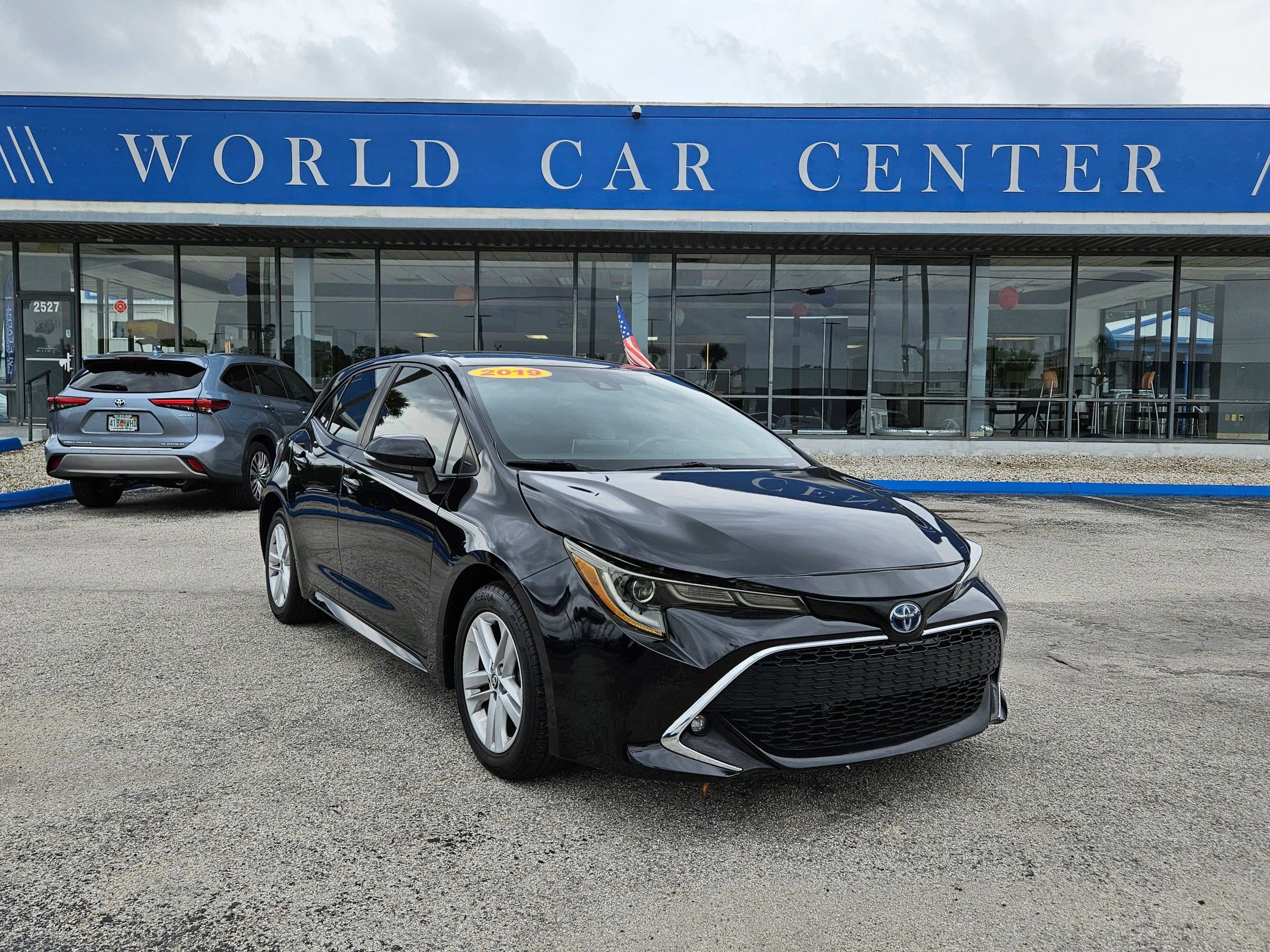 Used 2019 Toyota Corolla SE FWD image 1