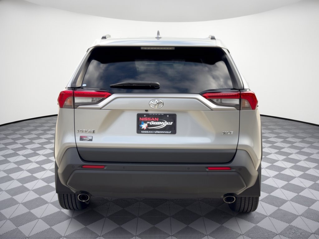 Used 2021 Toyota RAV4 XLE Premium FWD image 11