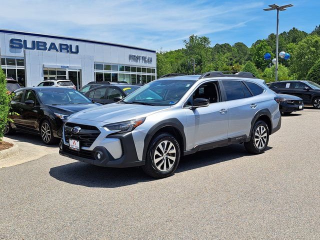 Used 2025 Subaru Outback Premium AWD/4WD image 2