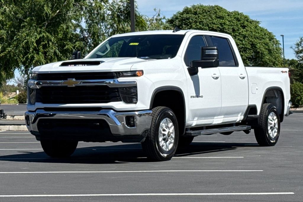 Used 2025 Chevrolet Silverado 2500 LT w/ Convenience Package AWD/4WD image 16