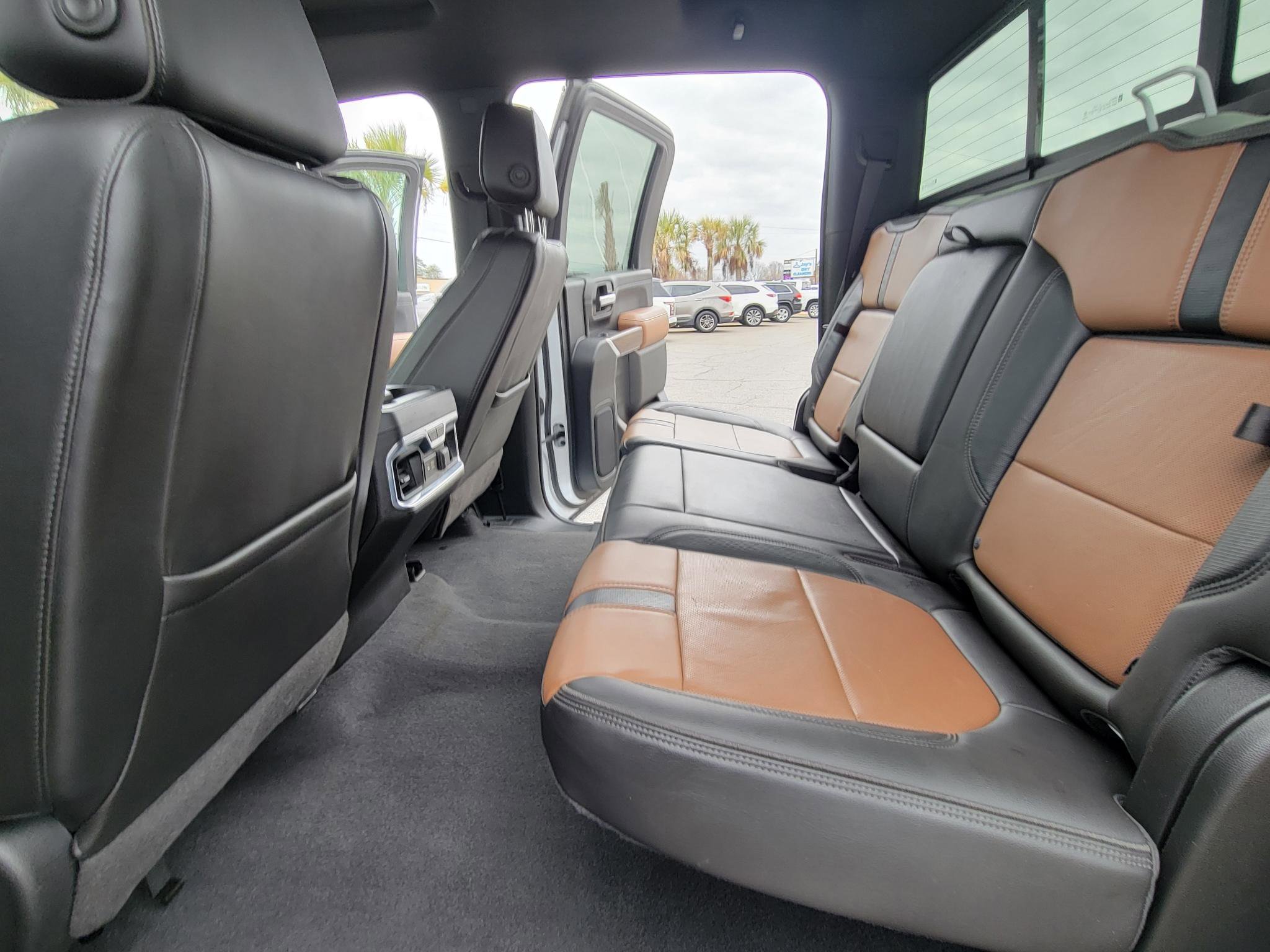 Used 2020 Chevrolet Silverado 3500 High Country image 37