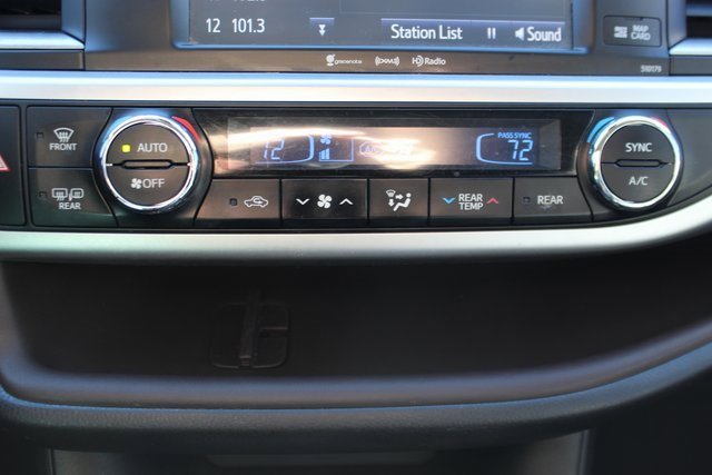 Used 2018 Toyota Highlander SE image 20