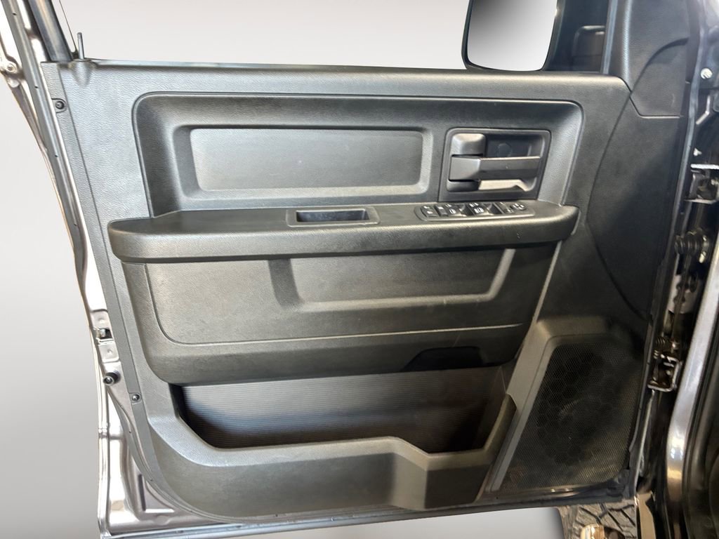 Used 2018 RAM 1500 Express AWD/4WD image 26