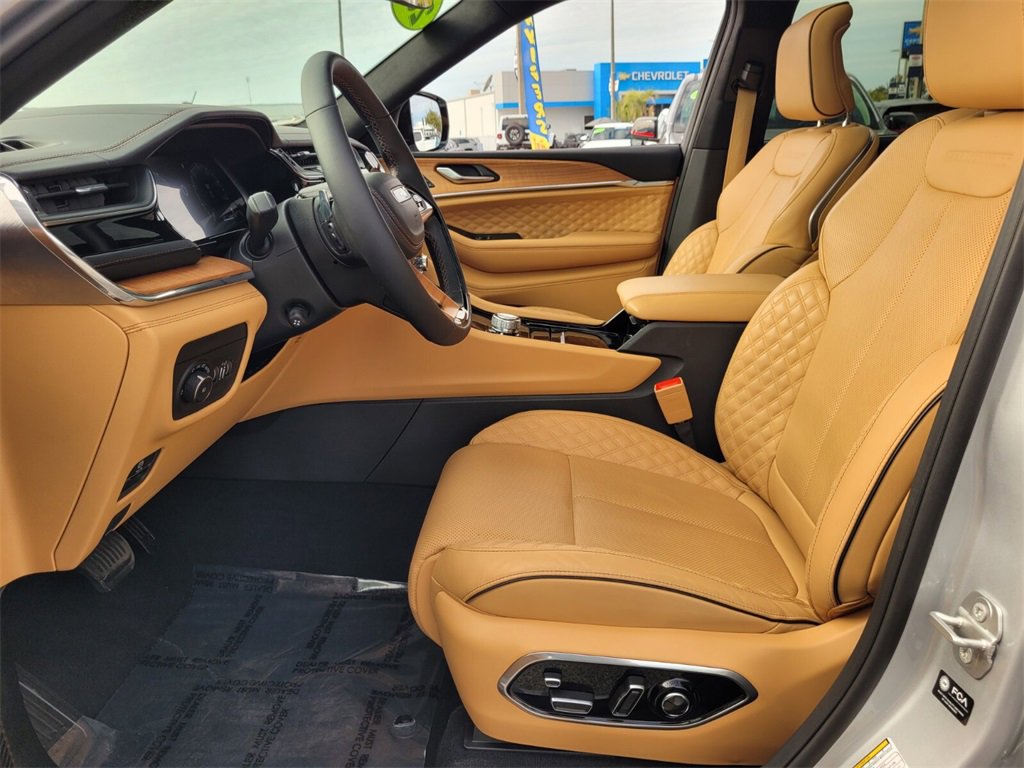 Used 2025 Jeep Grand Cherokee L Summit image 16