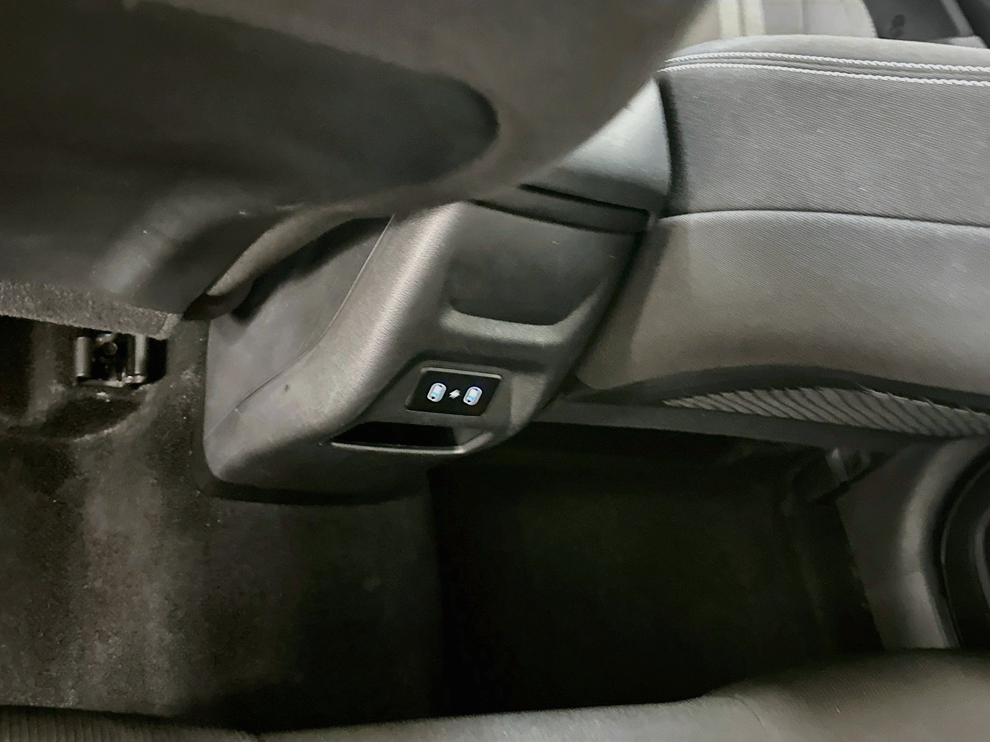 Used 2025 Hyundai Venue SEL FWD image 28