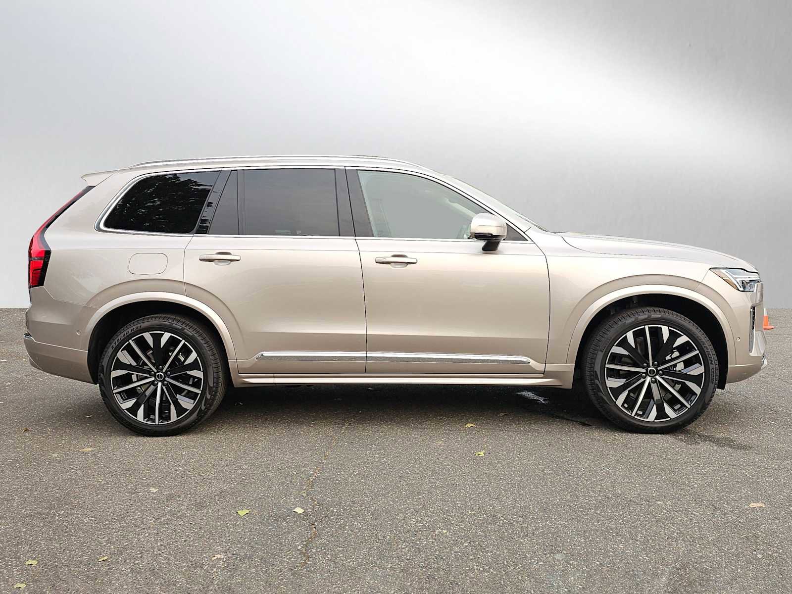 New 2026 Volvo XC90 B6 Plus image 8