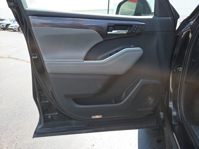 Used 2021 Toyota Highlander Limited AWD/4WD image 13