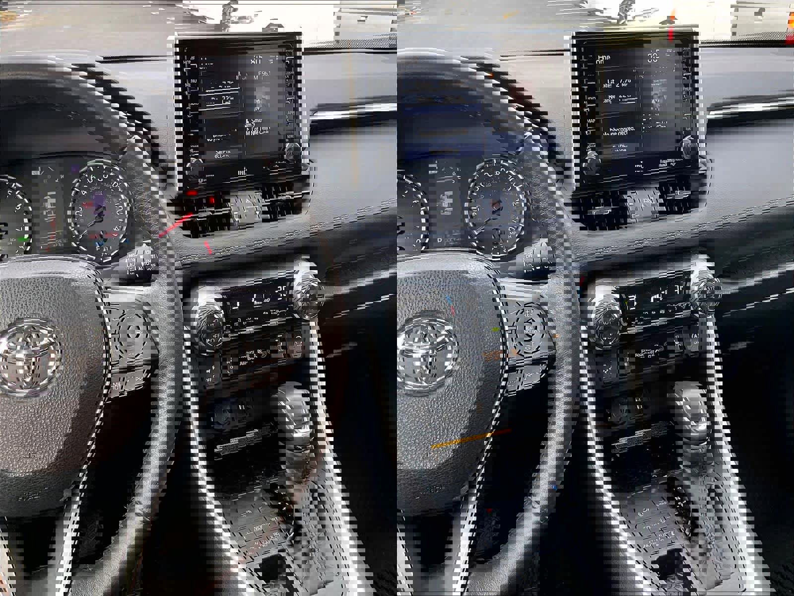 Used 2020 Toyota RAV4 XLE Premium image 9