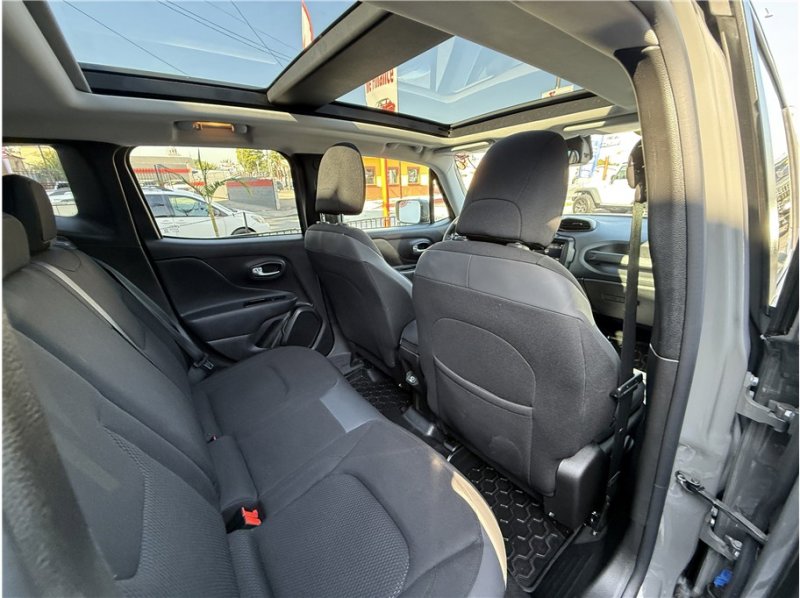 Used 2020 Jeep Renegade Altitude image 23