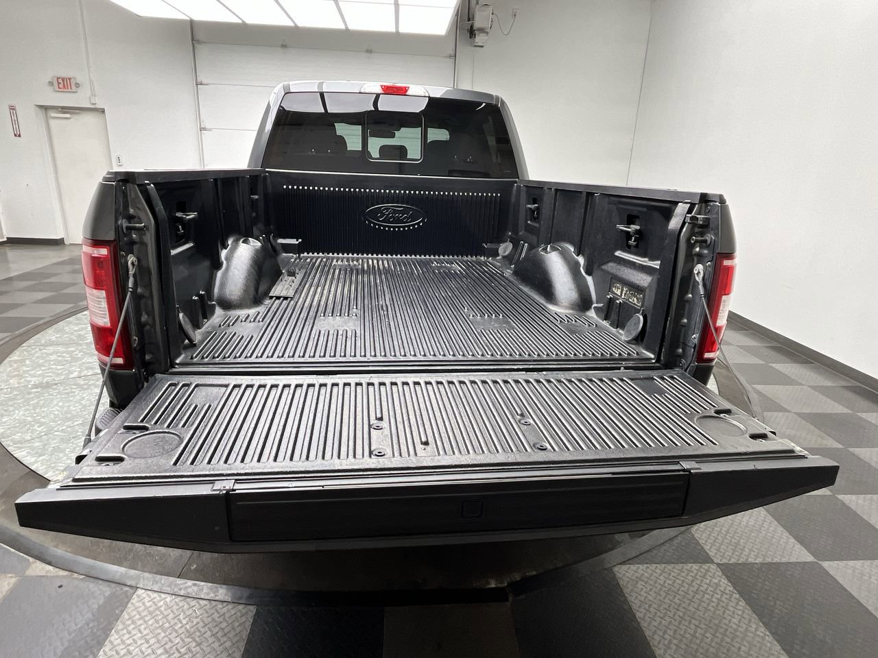 Used 2018 Ford F150 XLT w/ Equipment Group 302A Luxury AWD/4WD image 31