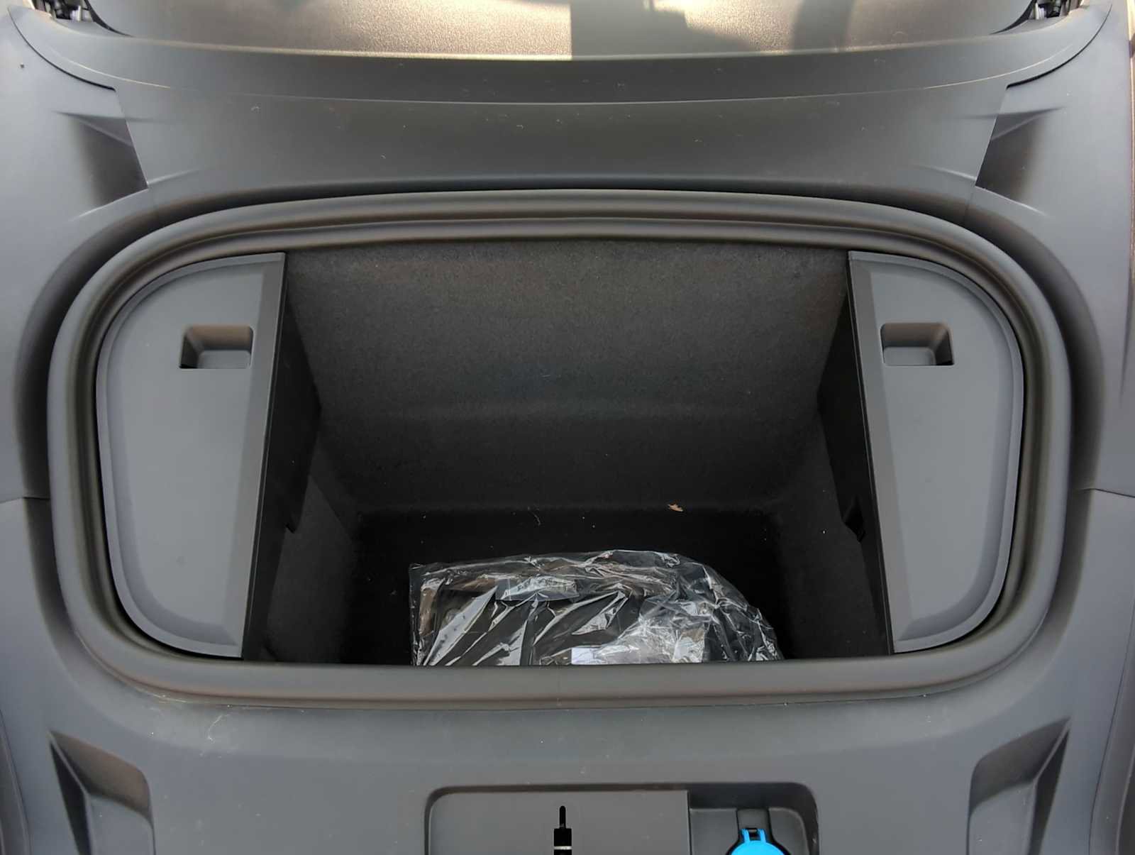 Used 2025 Porsche Taycan image 14