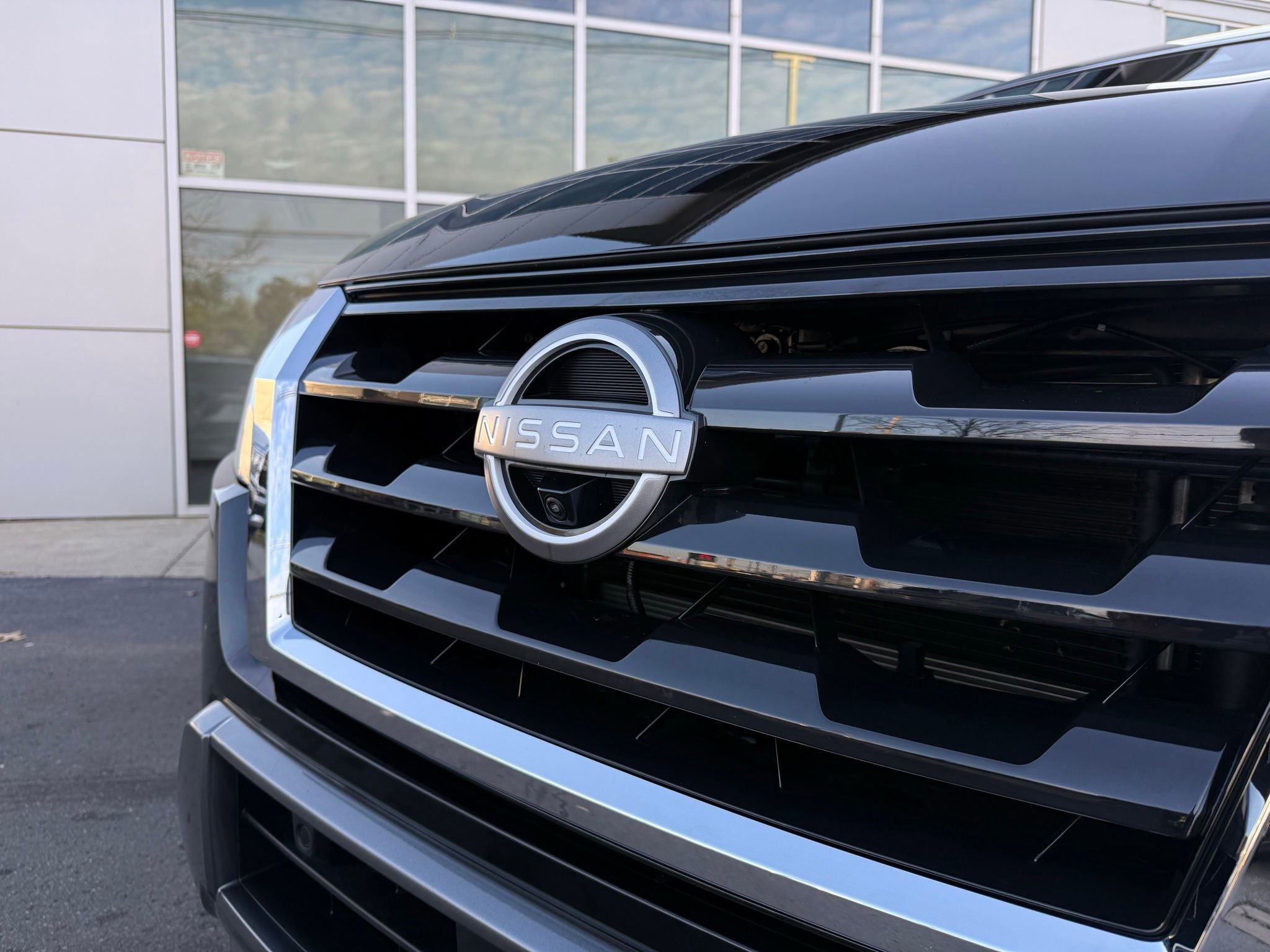 Used 2024 Nissan Armada SL w/ Captain's Chairs Package image 8