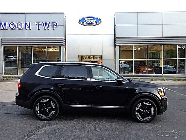 Used 2023 Kia Telluride EX w/ EX Captain's Chair Package