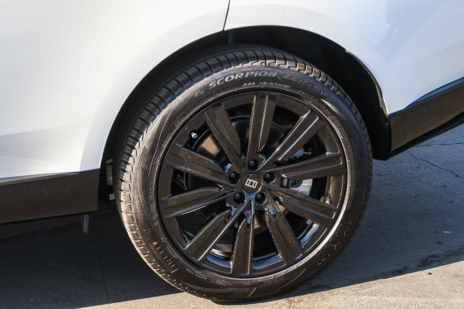 New 2027 Land Rover Range Rover Long Wheelbase SE AWD/4WD image 10