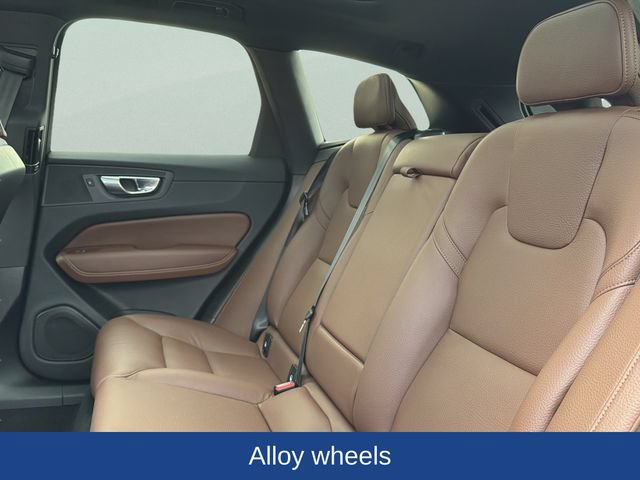 Used 2023 Volvo XC60 B5 Plus FWD image 16