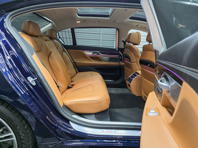 Used 2022 BMW 740i xDrive w/ Premium Package AWD/4WD image 16