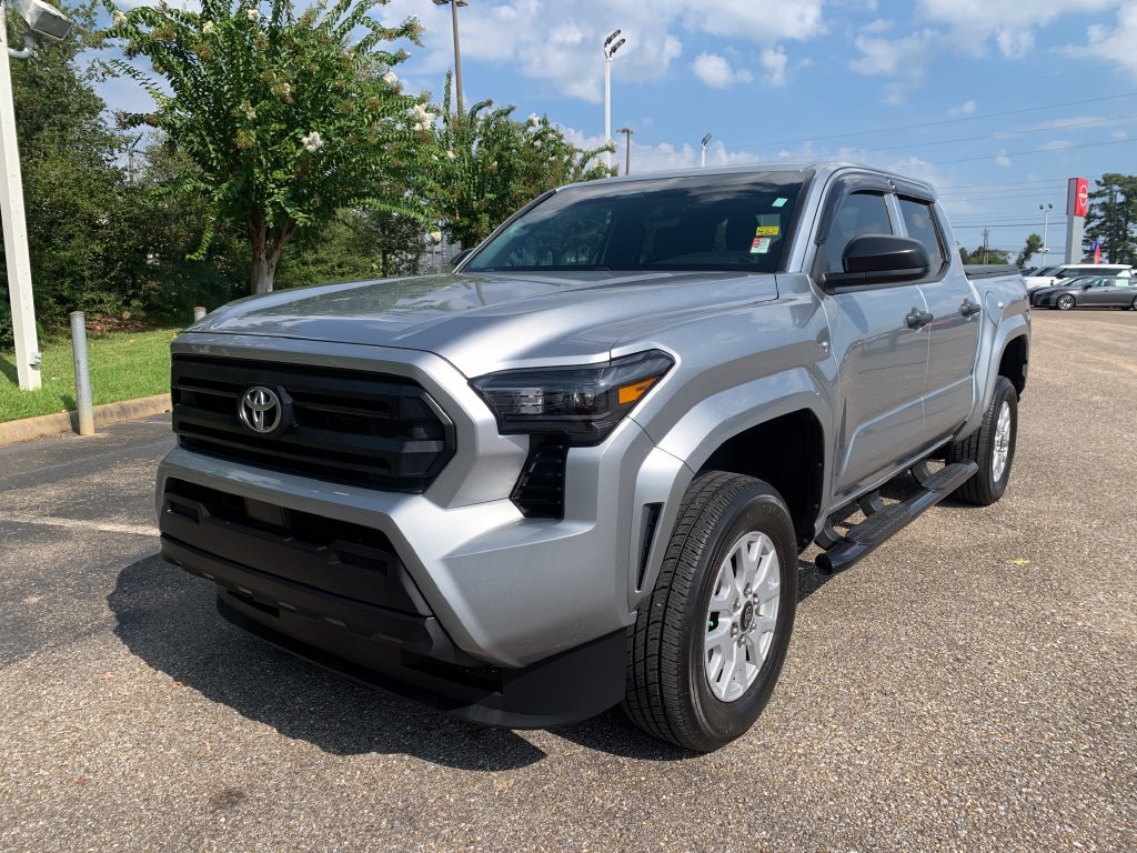 Used 2024 Toyota Tacoma SR RWD image 4