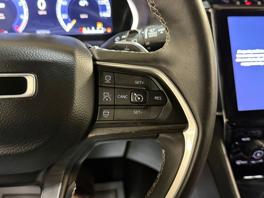 Used 2023 Jeep Grand Cherokee L Limited w/ Black Appearance Package image 19