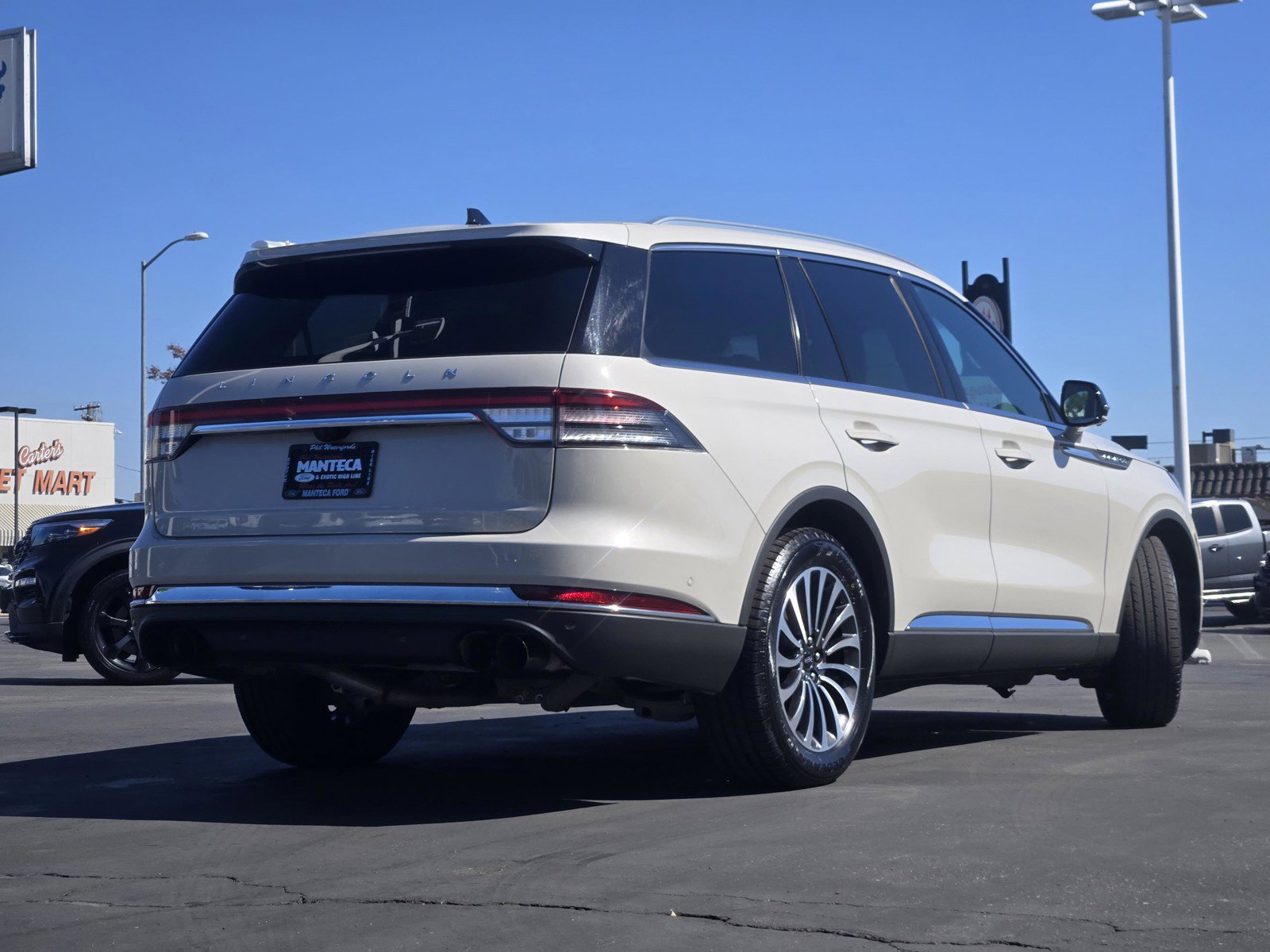 Used 2023 Lincoln Aviator Reserve w/ Elements Package Plus RWD image 4