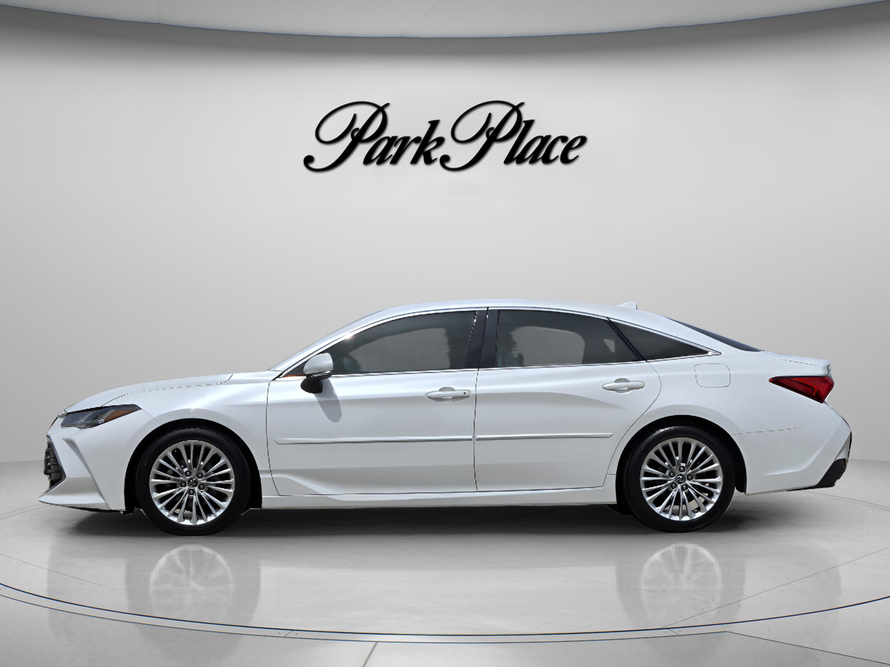 Used 2019 Toyota Avalon Limited w/ Advanced Safety Package image 2