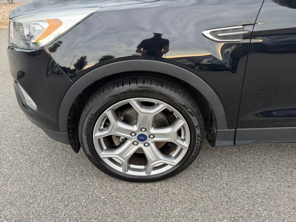 Used 2017 Ford Escape Titanium FWD image 27