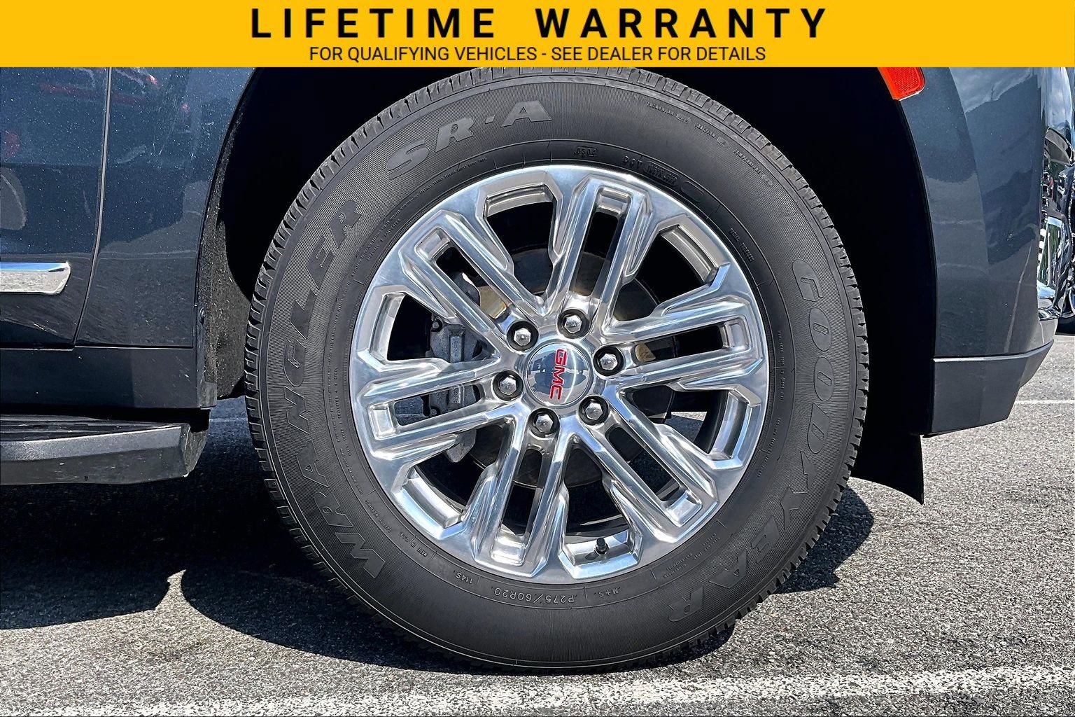 Used 2021 GMC Yukon SLT w/ SLT Premium Package AWD/4WD image 9