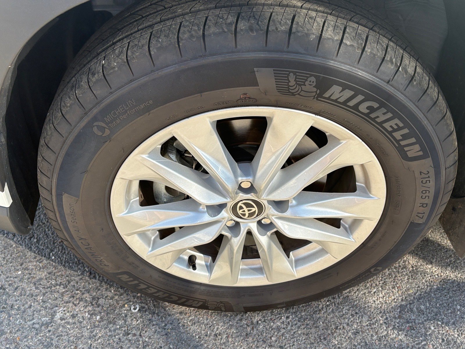 Used 2026 Toyota Corolla Cross LE w/ Moonroof Package FWD image 5
