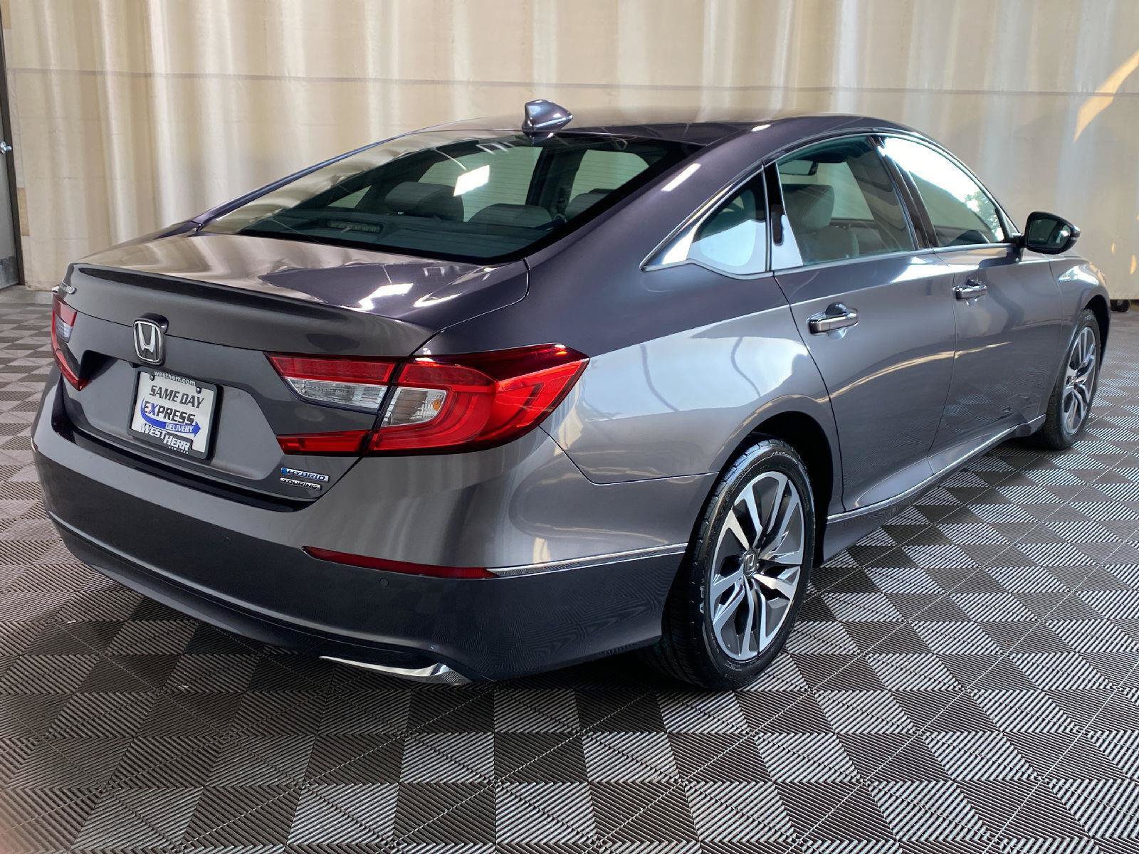 Used 2018 Honda Accord Touring image 4