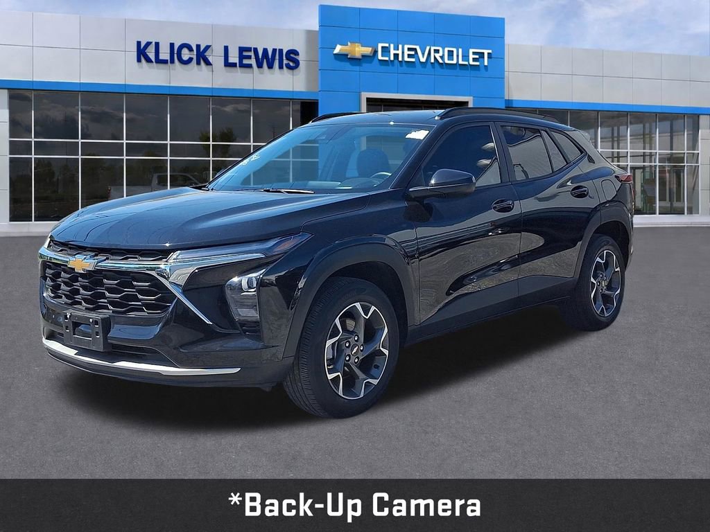 Used 2025 Chevrolet Trax LT w/ Driver Confidence Package FWD image 3