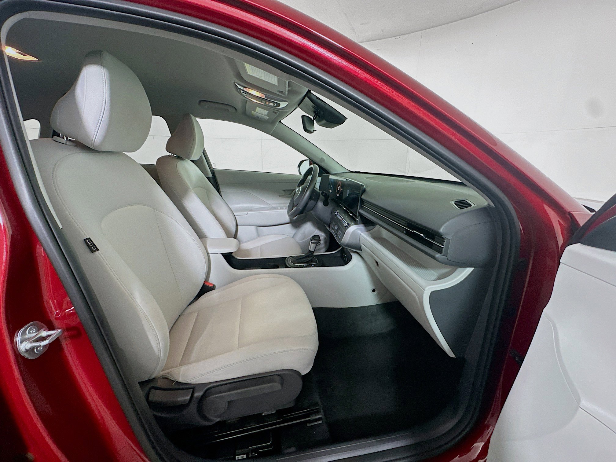 Used 2025 Hyundai Kona SEL image 30