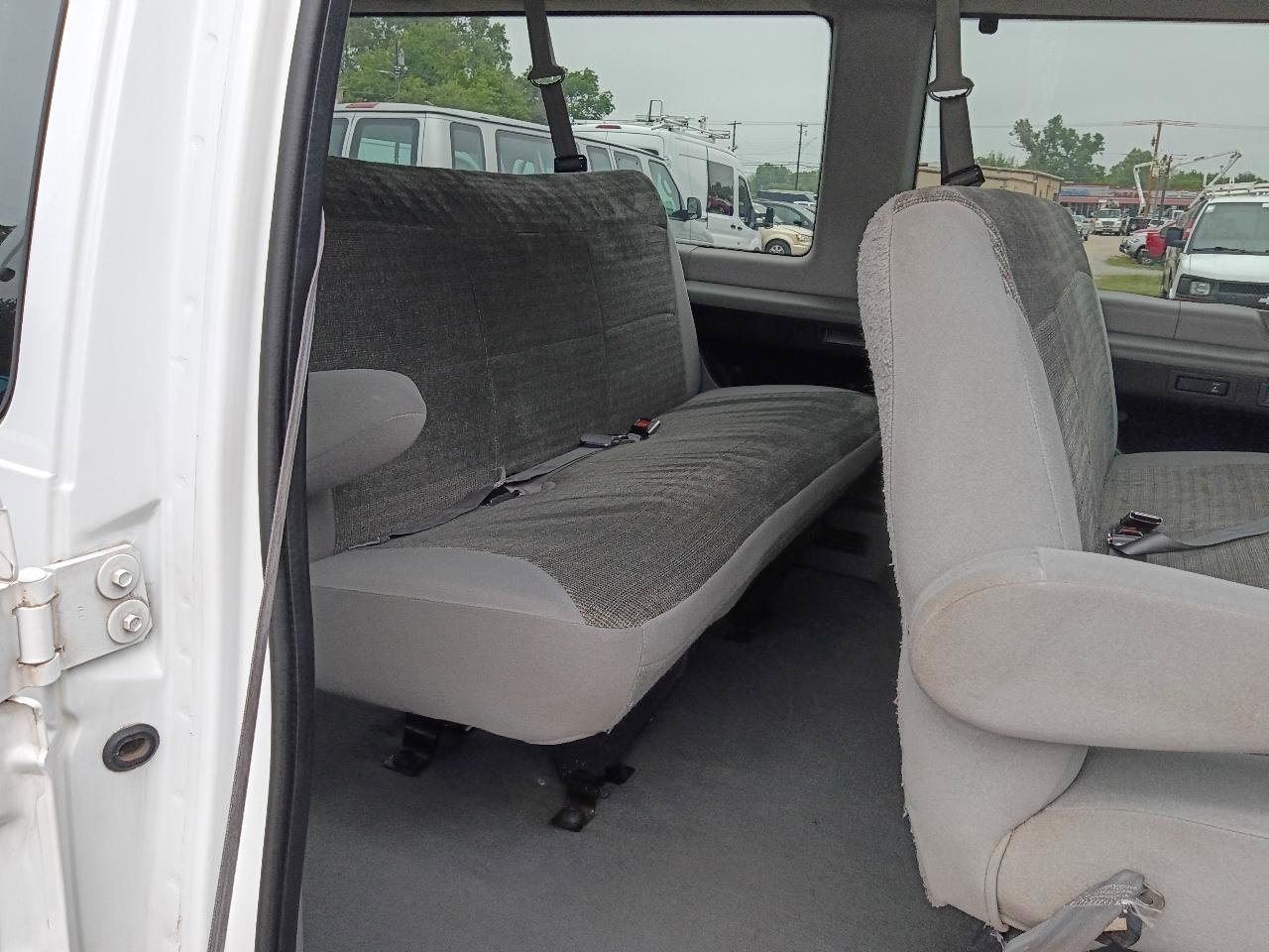Used 2003 Ford E-150 and Econoline 150 Wagon RWD image 21