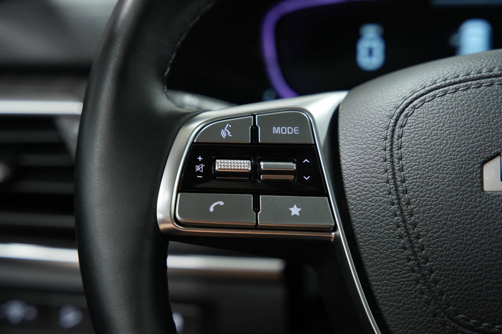 Used 2023 Kia Telluride EX w/ EX Captain's Chair Package image 34