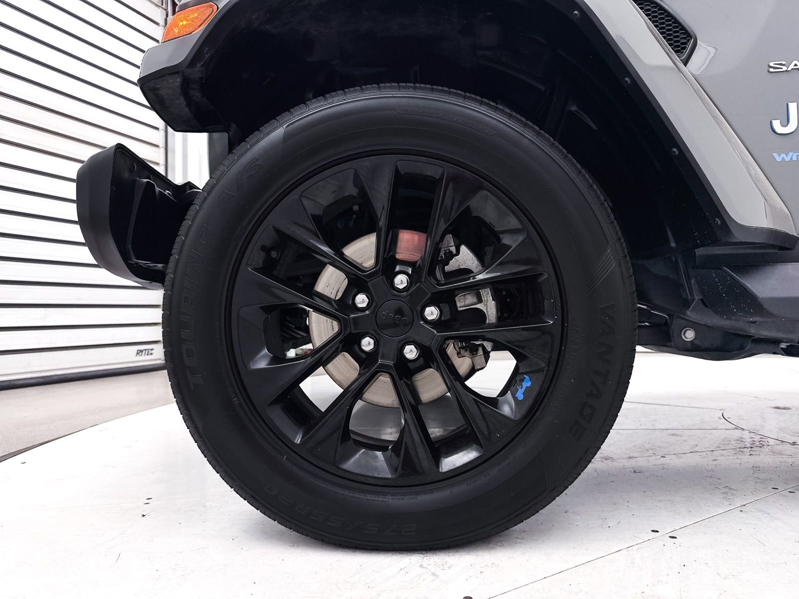 Used 2022 Jeep Wrangler Unlimited Sahara image 17