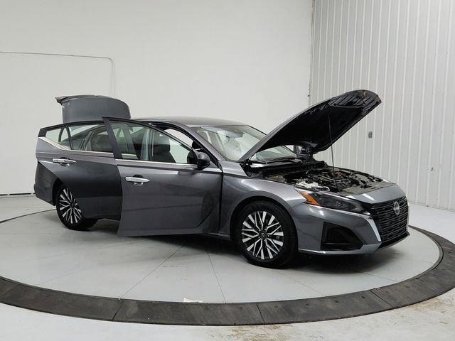 Used 2025 Nissan Altima 2.5 SV image 9