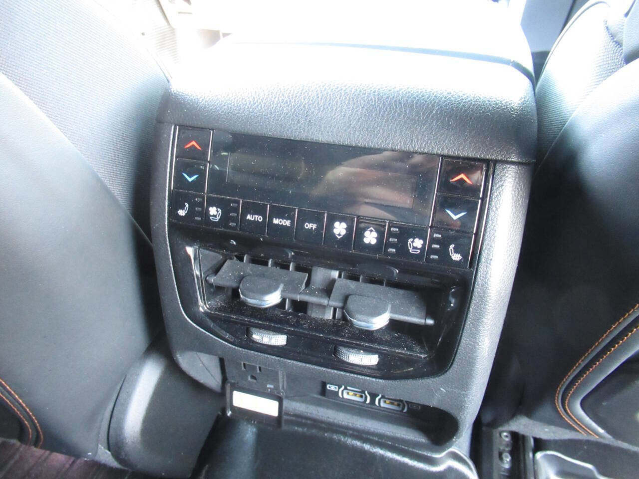 Used 2023 Jeep Grand Cherokee Summit AWD/4WD image 13